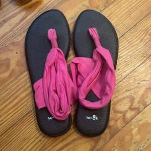 Sanuk yoga mat sandals